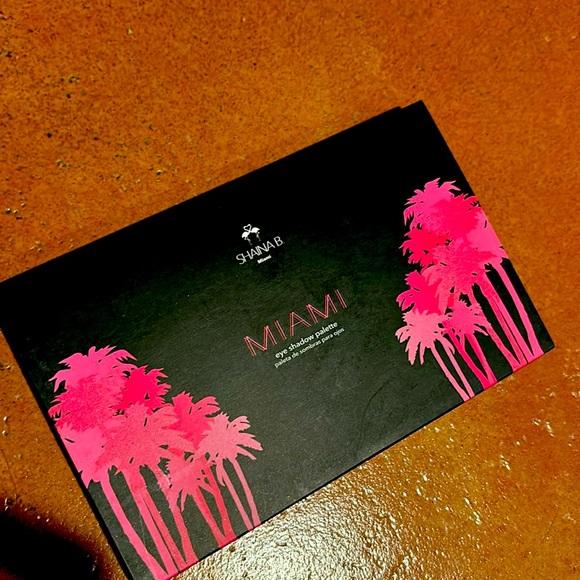 Shaina B. Miami Eye Shadow Palette - Picture 4 of 5